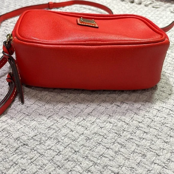 DOONEY & BOURKE CAMERA PEBBLED GRAIN ITALIAN LEATHER CROSSBODY Red/Orange - Picture 4 of 16